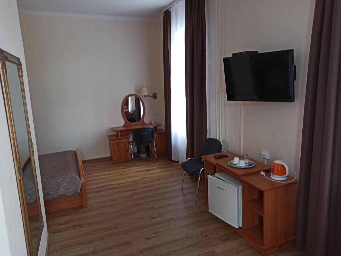 Central Hotel Нарва Екстер'єр фото