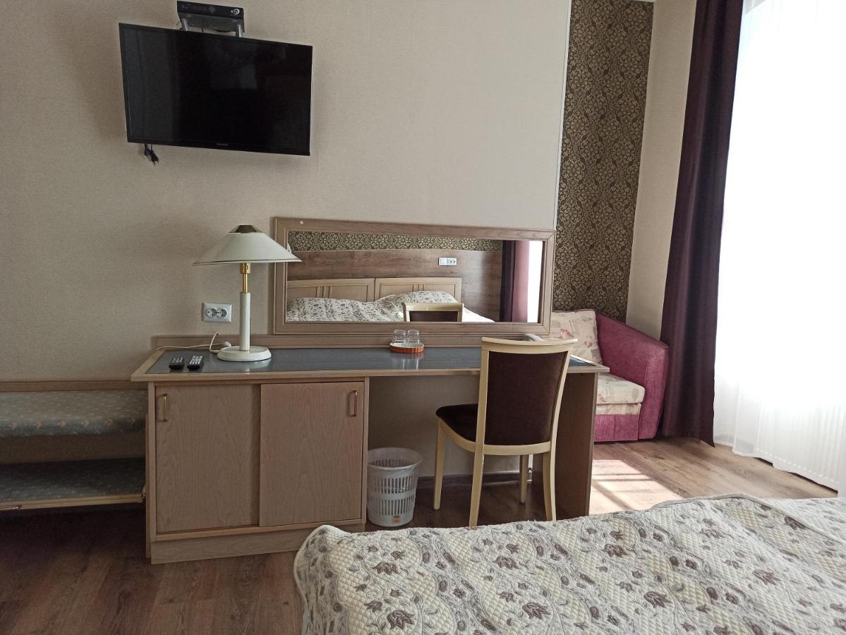 Central Hotel Нарва Екстер'єр фото